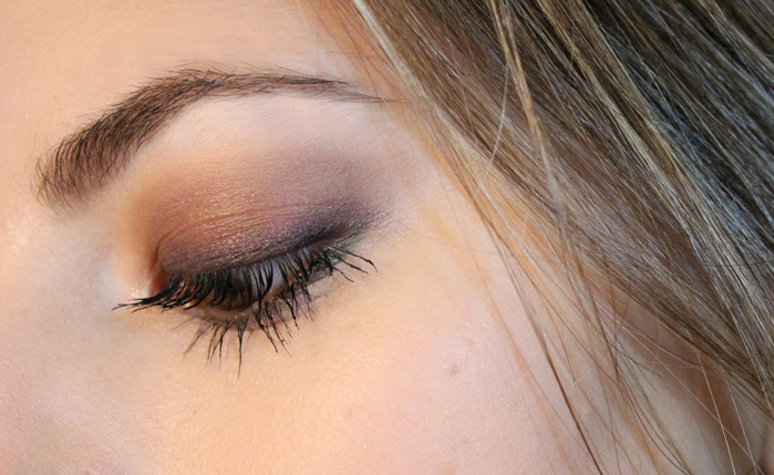 Make up neutro marrón y verde oliva